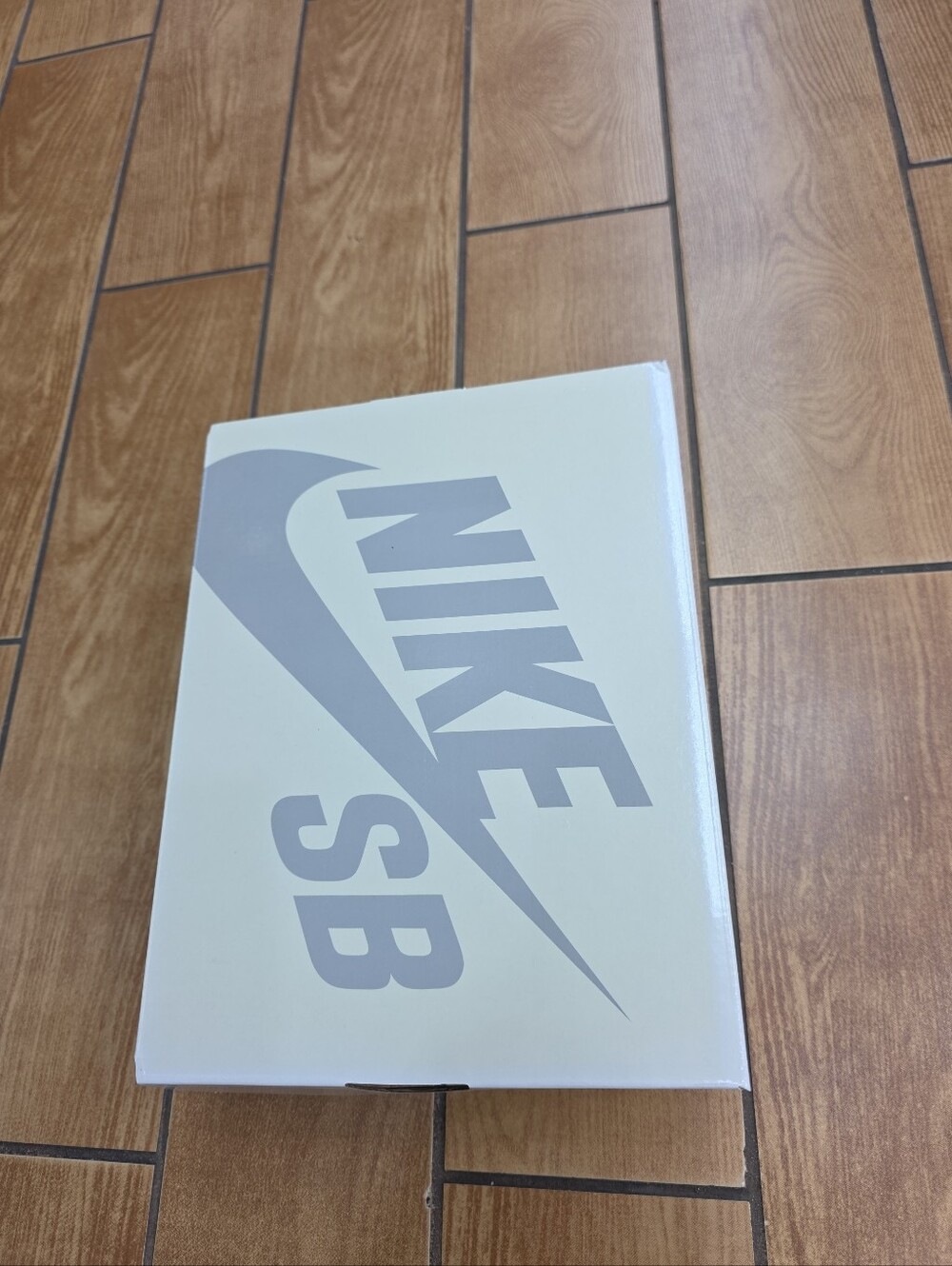 Empty Shoe Box - Picture 4 of 7